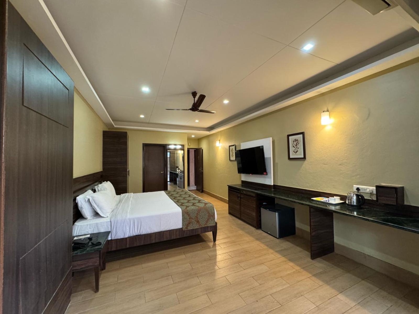 Upper Deck Resort - Stay And Relax At The Highest Peak ロナバラ エクステリア 写真