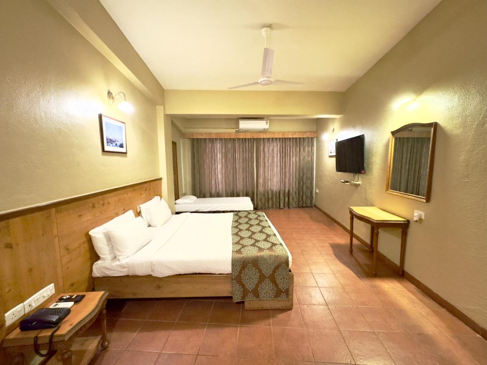 Upper Deck Resort - Stay And Relax At The Highest Peak ロナバラ エクステリア 写真