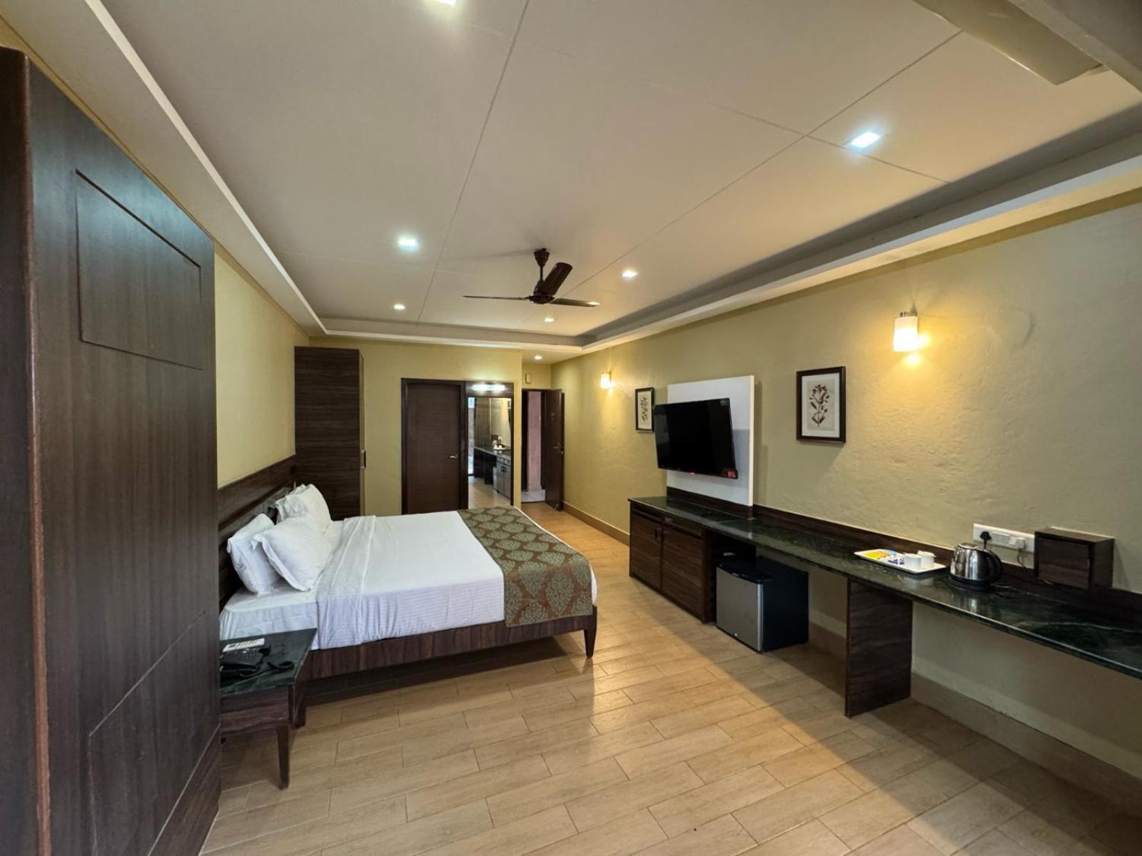 Upper Deck Resort - Stay And Relax At The Highest Peak ロナバラ エクステリア 写真