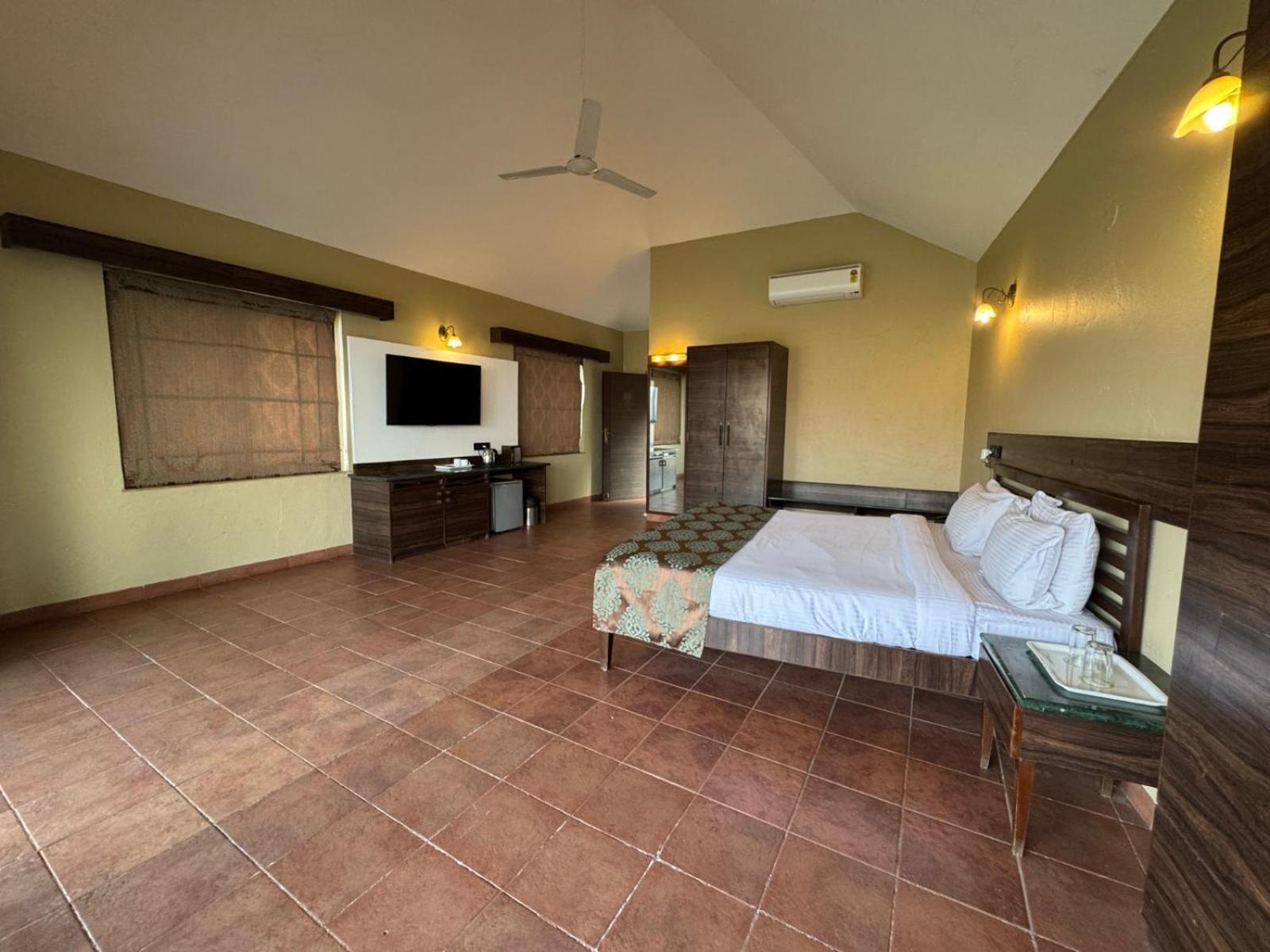 Upper Deck Resort - Stay And Relax At The Highest Peak ロナバラ エクステリア 写真