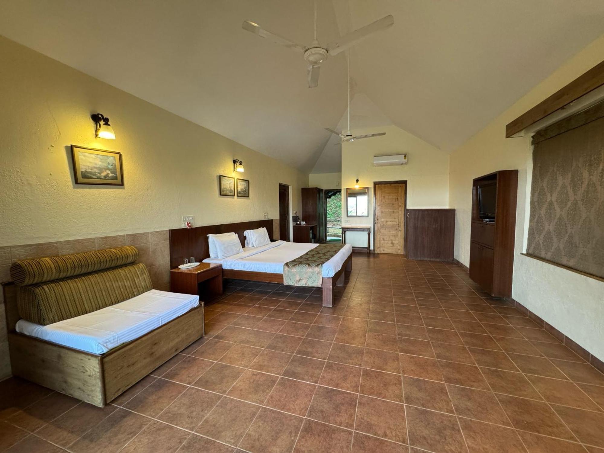 Upper Deck Resort - Stay And Relax At The Highest Peak ロナバラ エクステリア 写真
