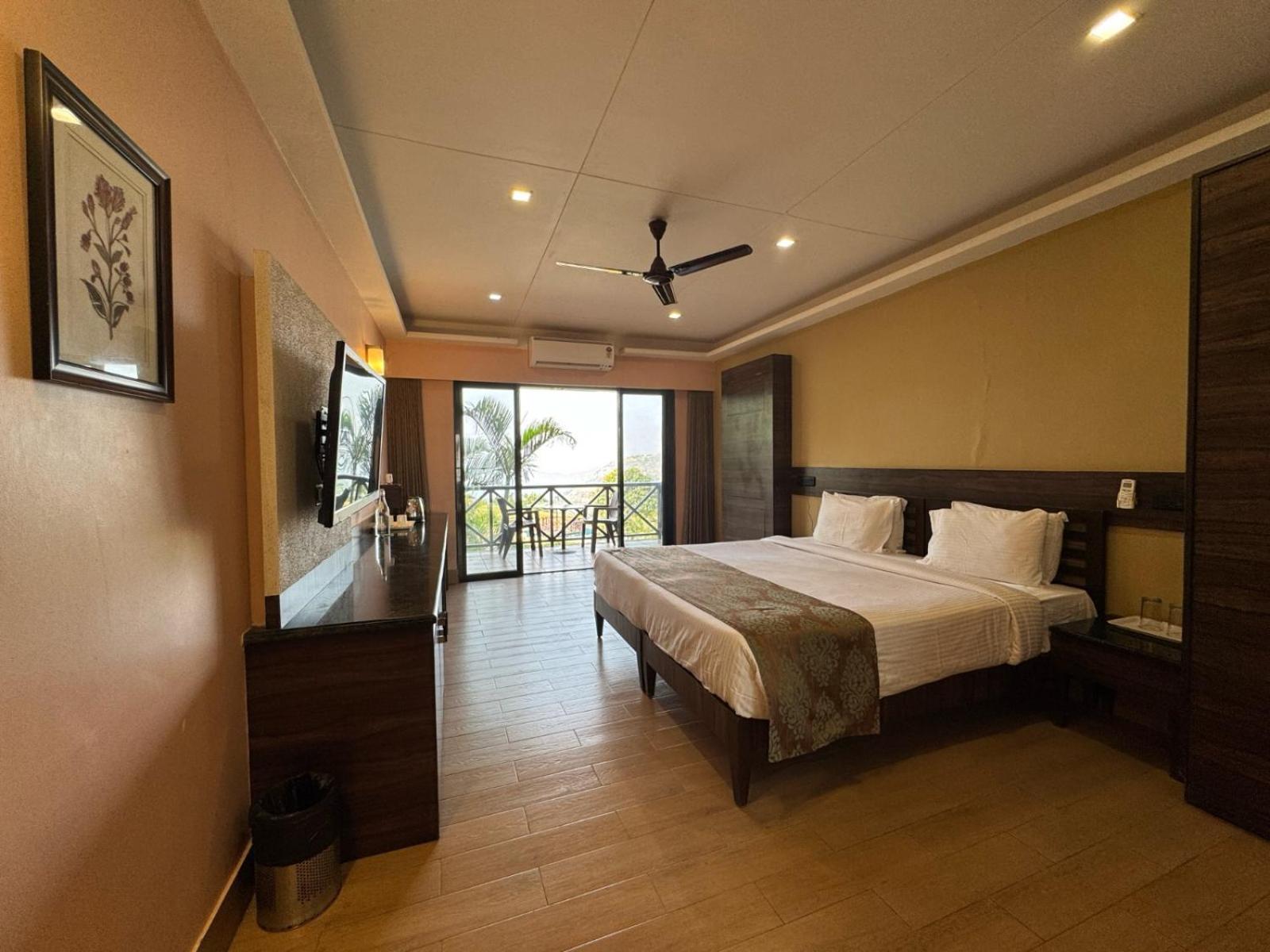 Upper Deck Resort - Stay And Relax At The Highest Peak ロナバラ エクステリア 写真