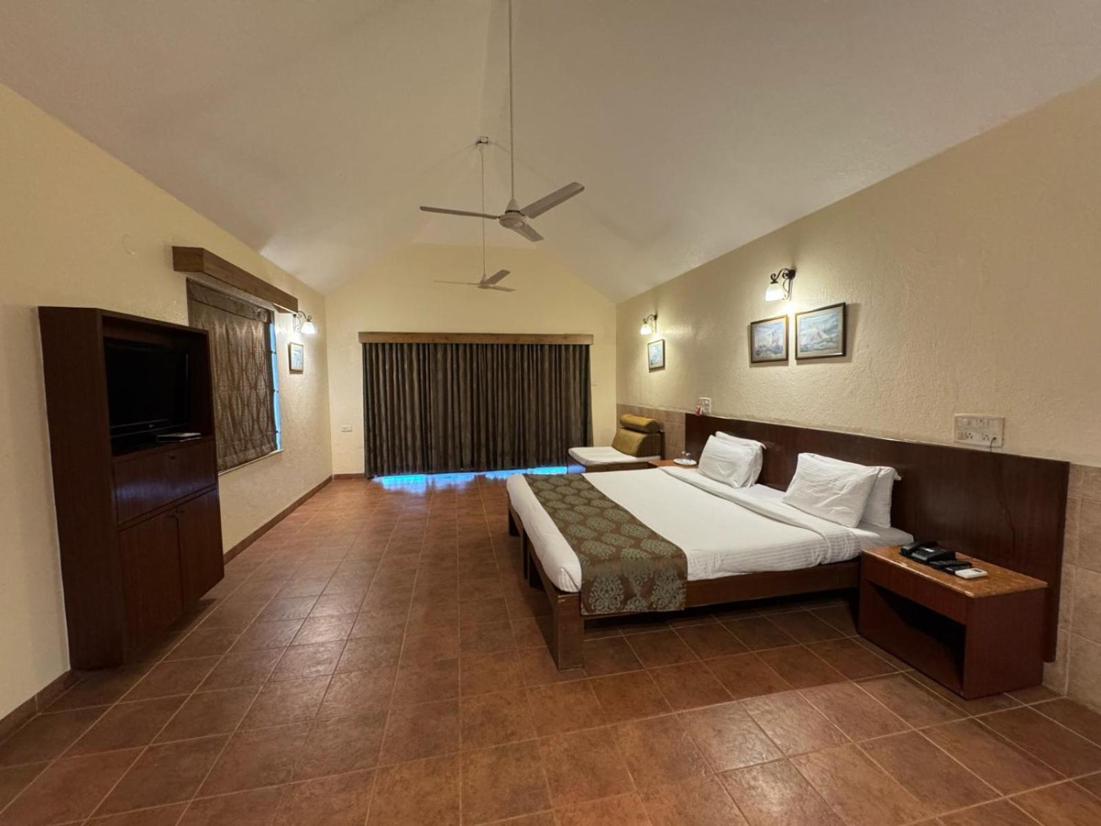 Upper Deck Resort - Stay And Relax At The Highest Peak ロナバラ エクステリア 写真