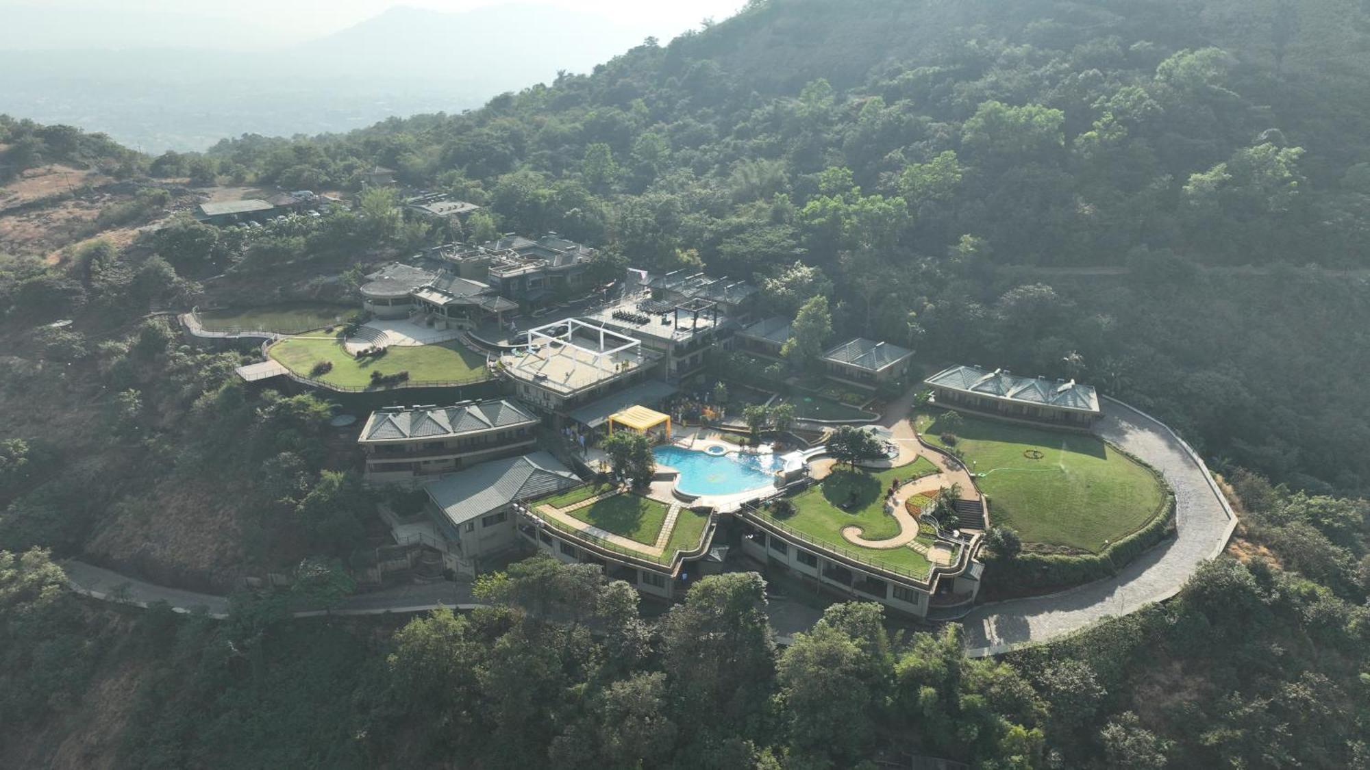 Upper Deck Resort - Stay And Relax At The Highest Peak ロナバラ エクステリア 写真