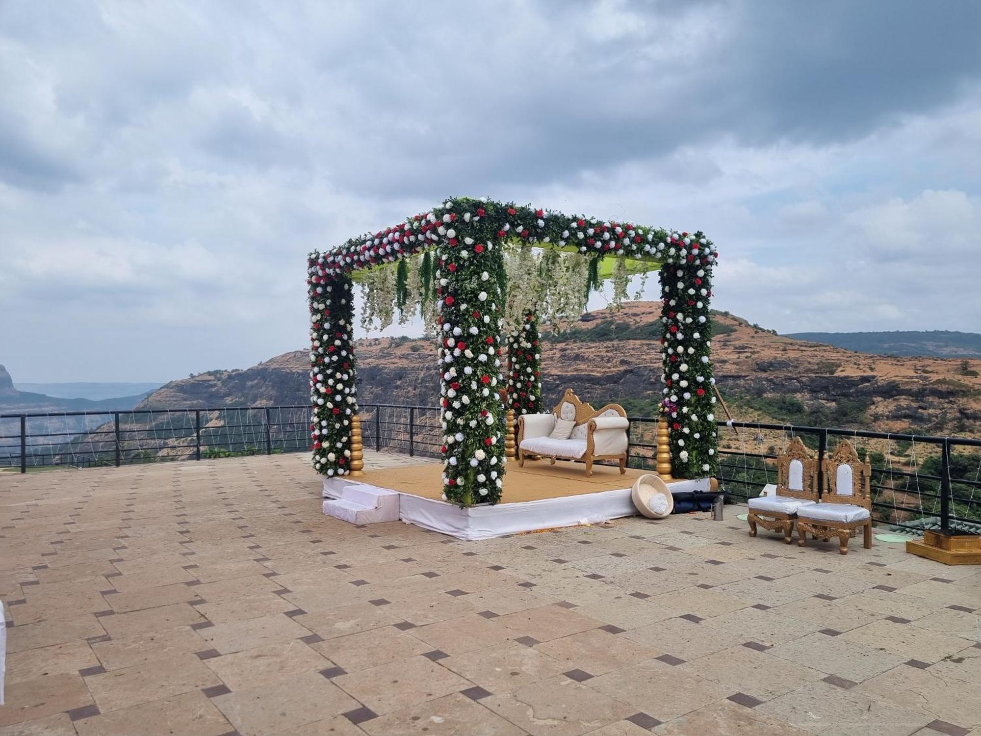 Upper Deck Resort - Stay And Relax At The Highest Peak ロナバラ エクステリア 写真